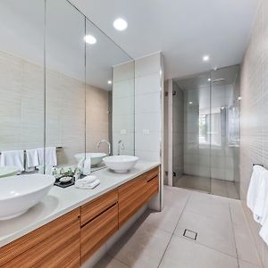 Deluxe One-Bedroom Apartment Ocean View